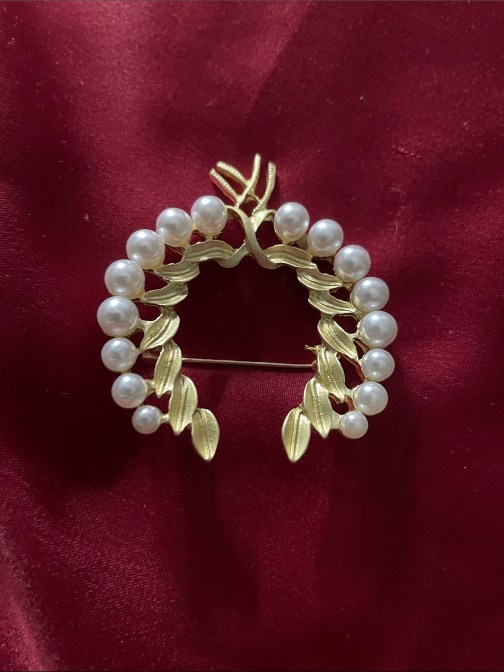 Source Unknown Gold Leaf and White Pearl Wreath Brooch